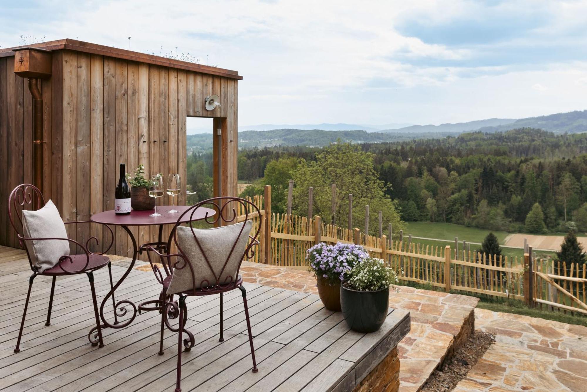 Am Wildbachberg - Luxus Ferienhaeuser Mit Infinitypool, Privatsauna Und Weinkeller Deutschlandsberg Exterior foto